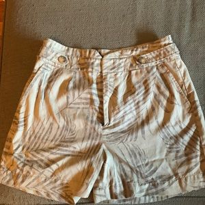 New WhiteHouseBlackMarket high-rise shorts women’s 6.